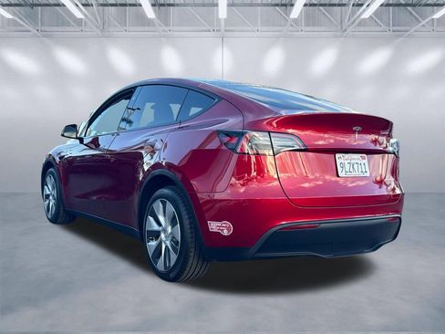 Used 2024 Tesla Model Y Long Range AWD/4WD image 4