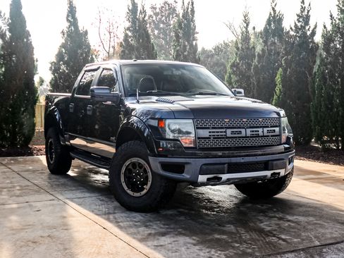 Used 2014 Ford F150 Raptor w/ Equipment Group 801A Luxury image 2