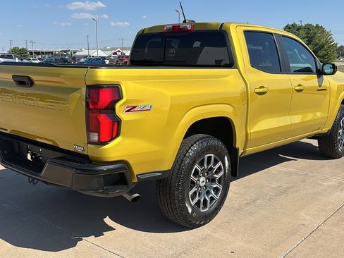 Used 2023 Chevrolet Colorado Z71 w/ Z71 Convenience Package 2 image 9
