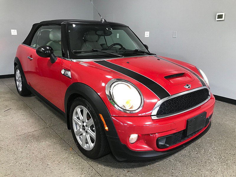 Used 2013 MINI Cooper S w/ Technology Pkg 2 FWD image 2