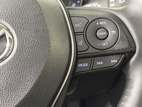 Used 2022 Toyota RAV4 XLE image 18