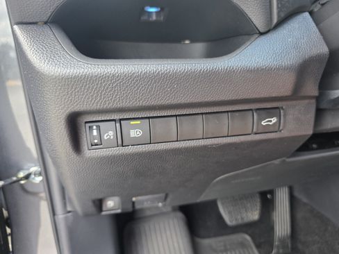 Used 2024 Toyota RAV4 XSE AWD/4WD image 28