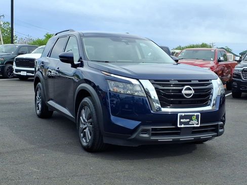 Used 2024 Nissan Pathfinder SV AWD/4WD image 1