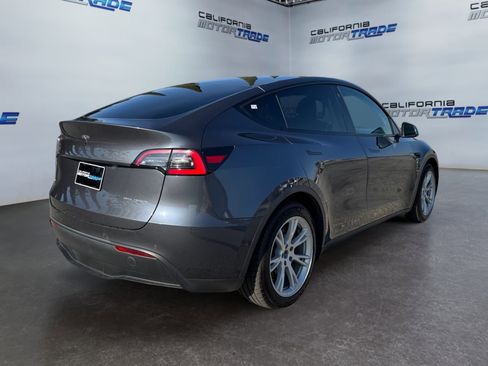 Used 2021 Tesla Model Y Long Range image 5