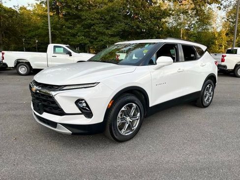 Used 2024 Chevrolet Blazer LT w/ Convenience Package AWD/4WD image 2