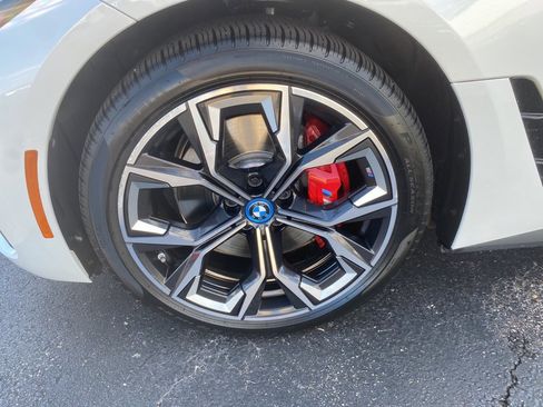 Used 2023 BMW i4 eDrive40 w/ M Sport Package image 8