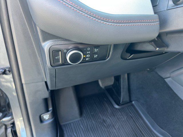 Used 2025 Ford Explorer Active AWD/4WD image 11
