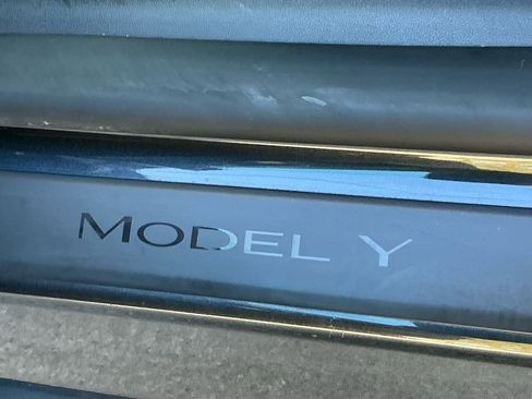 Used 2024 Tesla Model Y Long Range image 22