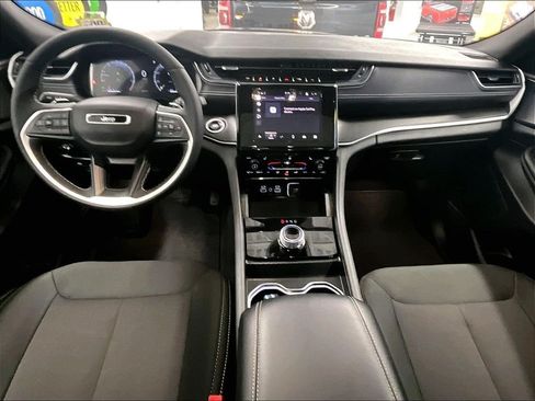 Used 2025 Jeep Grand Cherokee Laredo X w/ Luxury Tech Group I AWD/4WD image 21