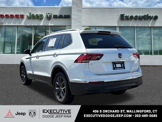 Used 2023 Volkswagen Tiguan SE AWD/4WD image 2