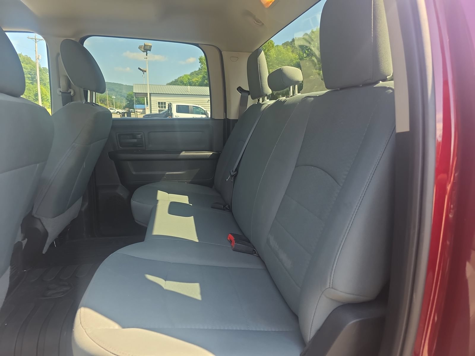 Used 2018 RAM 3500 Tradesman w/ Chrome Appearance Group RWD image 25