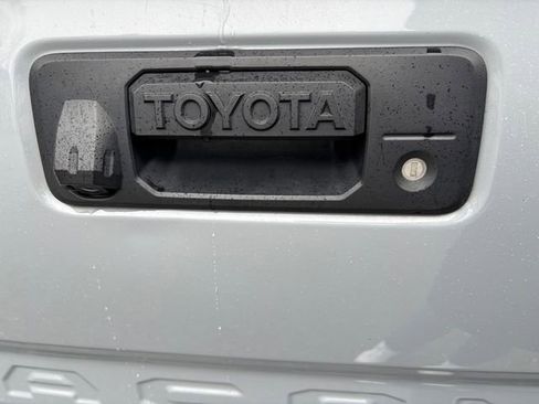 Used 2020 Toyota Tacoma TRD Off-Road w/ TRD Premium Off Road Package image 30