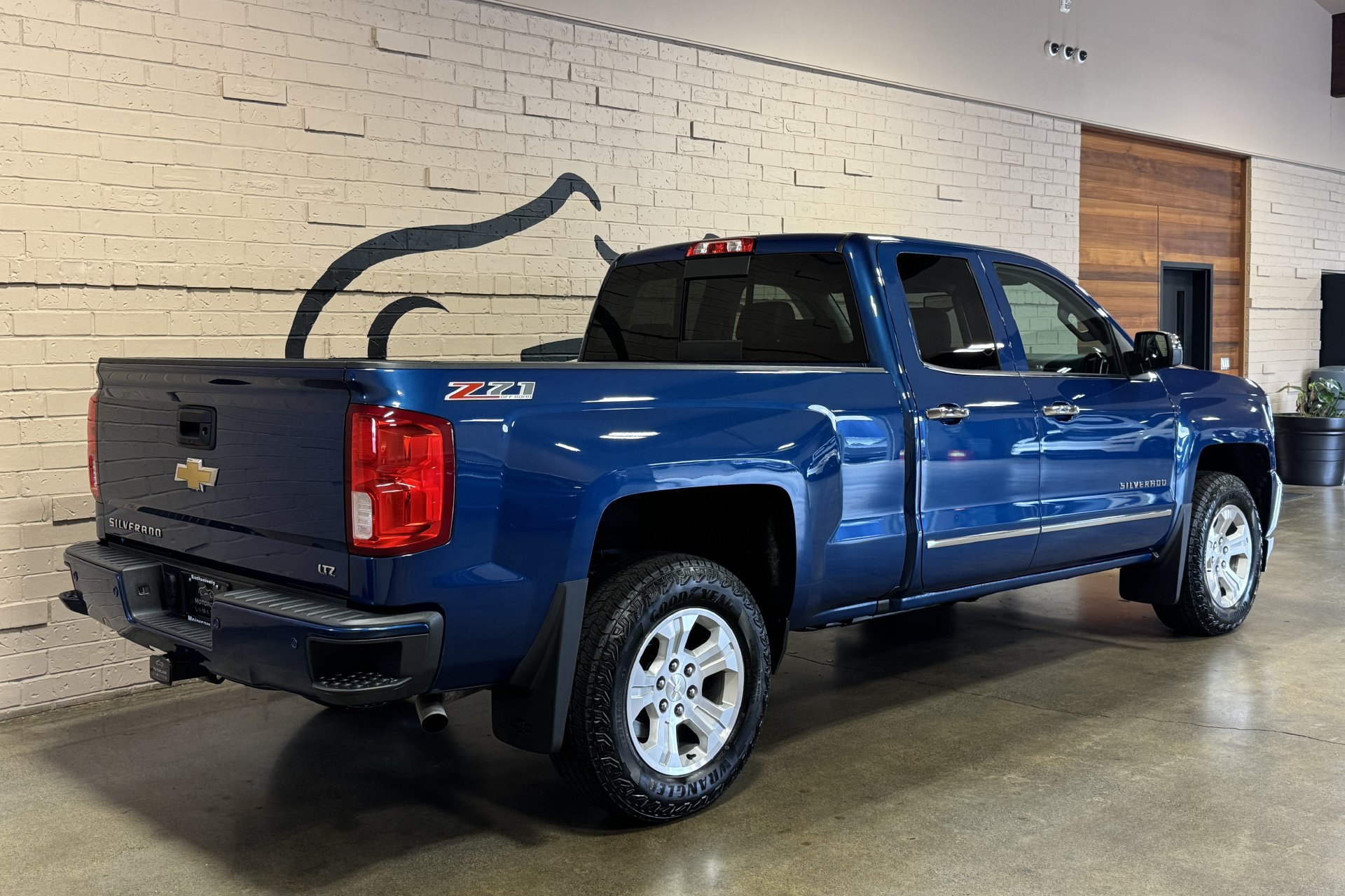Used 2017 Chevrolet Silverado 1500 LTZ Z71 w/ LTZ Plus Package AWD/4WD image 4