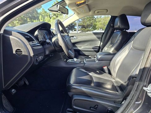 Used 2022 Chrysler 300 Touring L RWD image 12