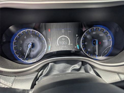 Used 2023 Chrysler Pacifica Touring-L w/ Uconnect Theater Family Group FWD image 22