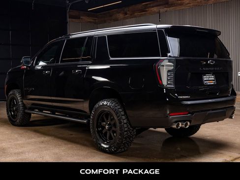 Used 2025 Chevrolet Suburban Z71 w/ Comfort Package image 7