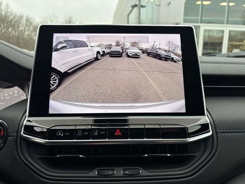 New 2026 Jeep Compass Latitude image 9
