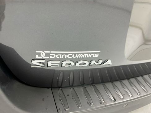 Used 2017 Kia Sedona LX w/ LX Essentials Premium Package image 26