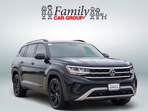 Used 2022 Volkswagen Atlas SE w/ Panoramic Sunroof Package FWD image 2