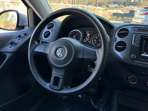 Used 2017 Volkswagen Tiguan Limited image 18