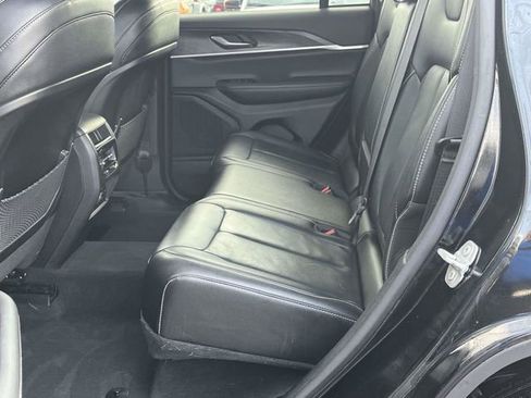 Used 2023 Jeep Grand Cherokee Limited image 15