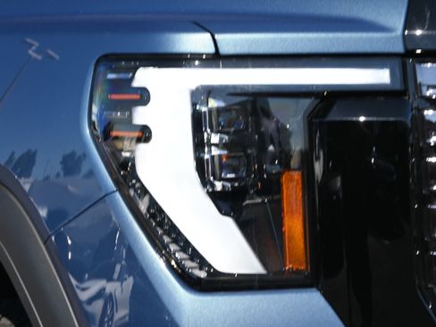 Used 2025 GMC Sierra 2500 Denali Ultimate image 13