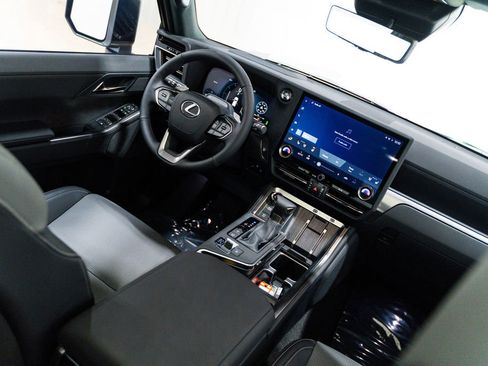 Used 2026 Lexus GX 550 w/ Accessory Package (2T) image 3