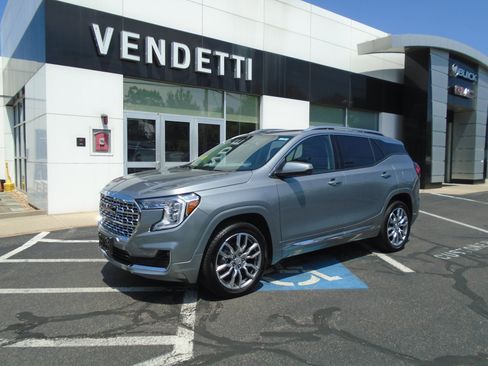 Used 2023 GMC Terrain Denali w/ Denali Premium Package AWD/4WD image 1