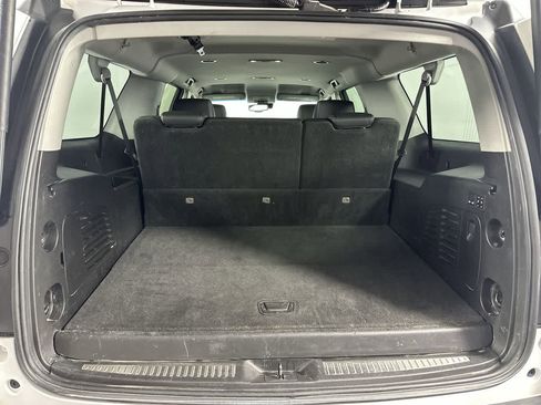 Used 2018 Chevrolet Suburban Premier RWD image 10