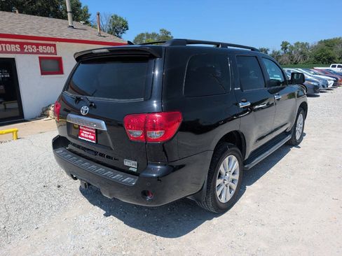 Used 2017 Toyota Sequoia Platinum AWD/4WD image 3