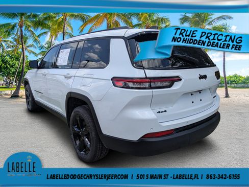 Used 2024 Jeep Grand Cherokee L Limited w/ Black Appearance Package AWD/4WD image 4