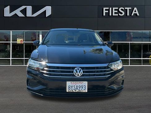 Used 2021 Volkswagen Jetta SE image 3