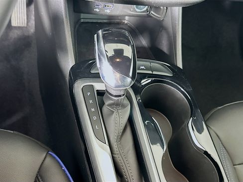 Used 2025 Buick Envista Sport Touring image 24