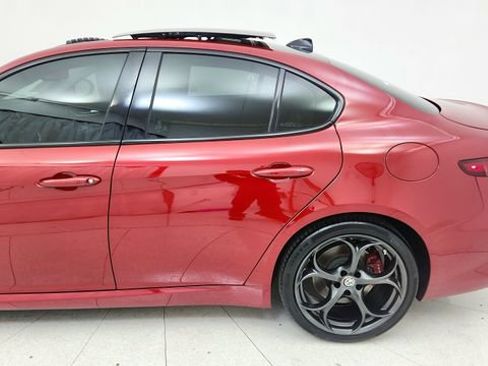 Used 2017 Alfa Romeo Giulia Ti w/ TI 19" Sport Package image 4