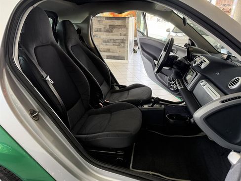 Used 2011 smart fortwo pure RWD image 19