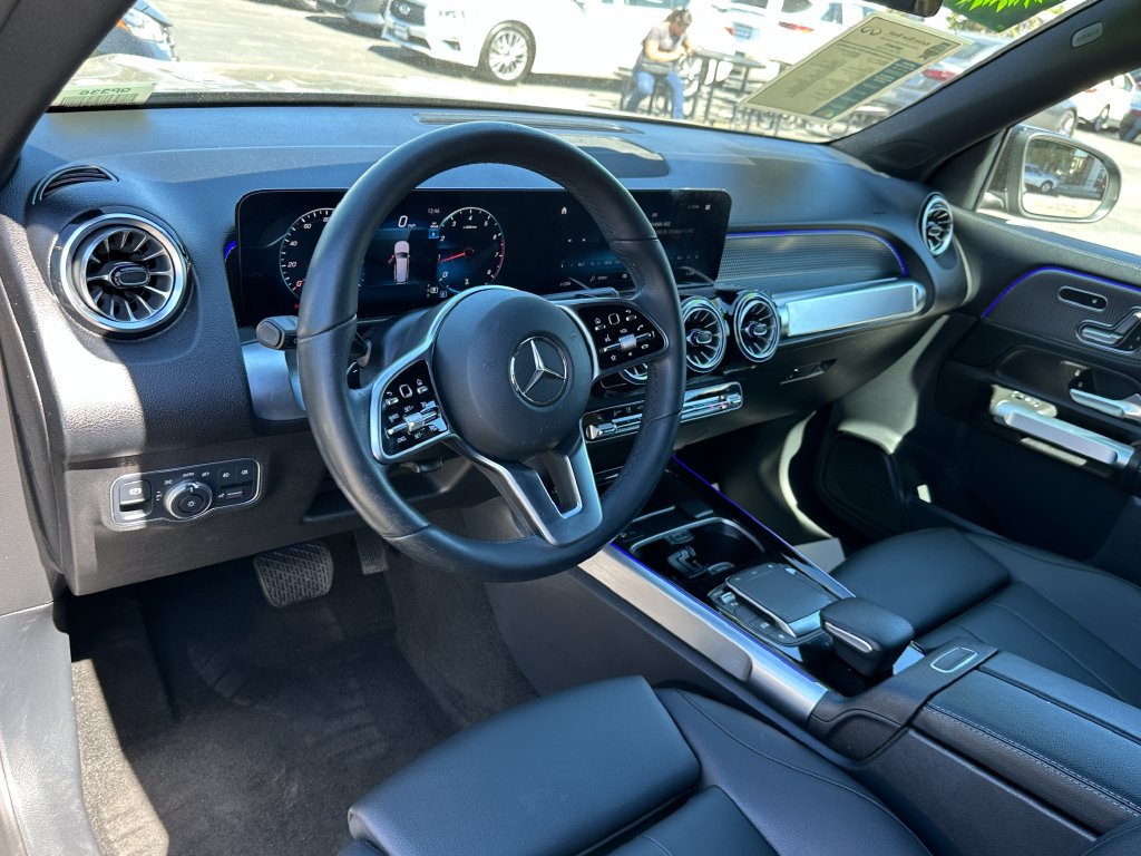 Used 2023 Mercedes-Benz GLB 250 4MATIC w/ Premium Package image 20