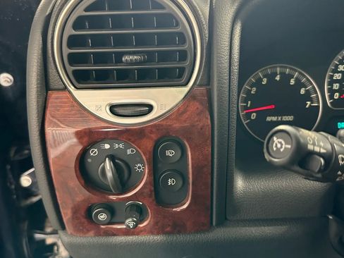 Used 2009 GMC Envoy Denali w/ Sun And 6-Disc Cd Package image 29