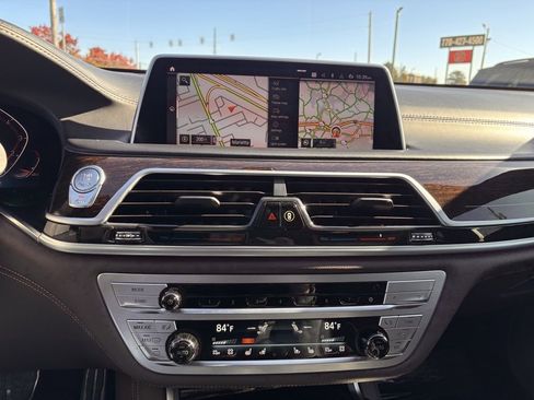 Used 2022 BMW 750i xDrive w/ Executive Package image 34