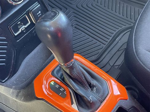 Used 2017 Jeep Renegade Sport w/ Power & Air Group image 28