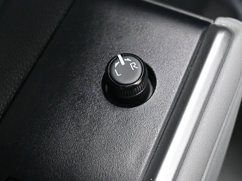 Used 2023 Toyota Highlander XLE image 12