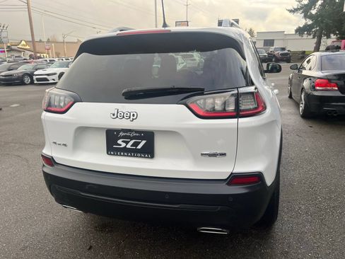 Used 2019 Jeep Cherokee Latitude Plus AWD/4WD image 6