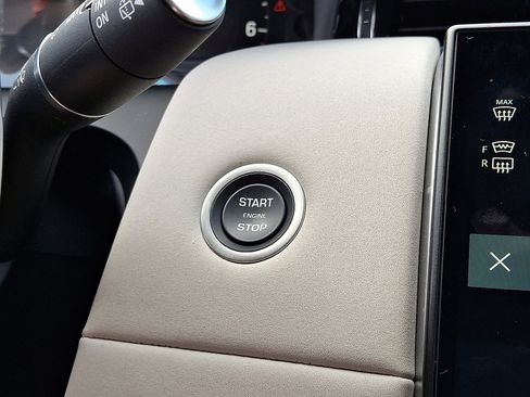 Used 2025 Land Rover Discovery Sport S image 24