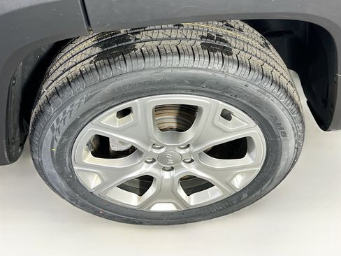 Used 2022 Jeep Renegade Limited image 30