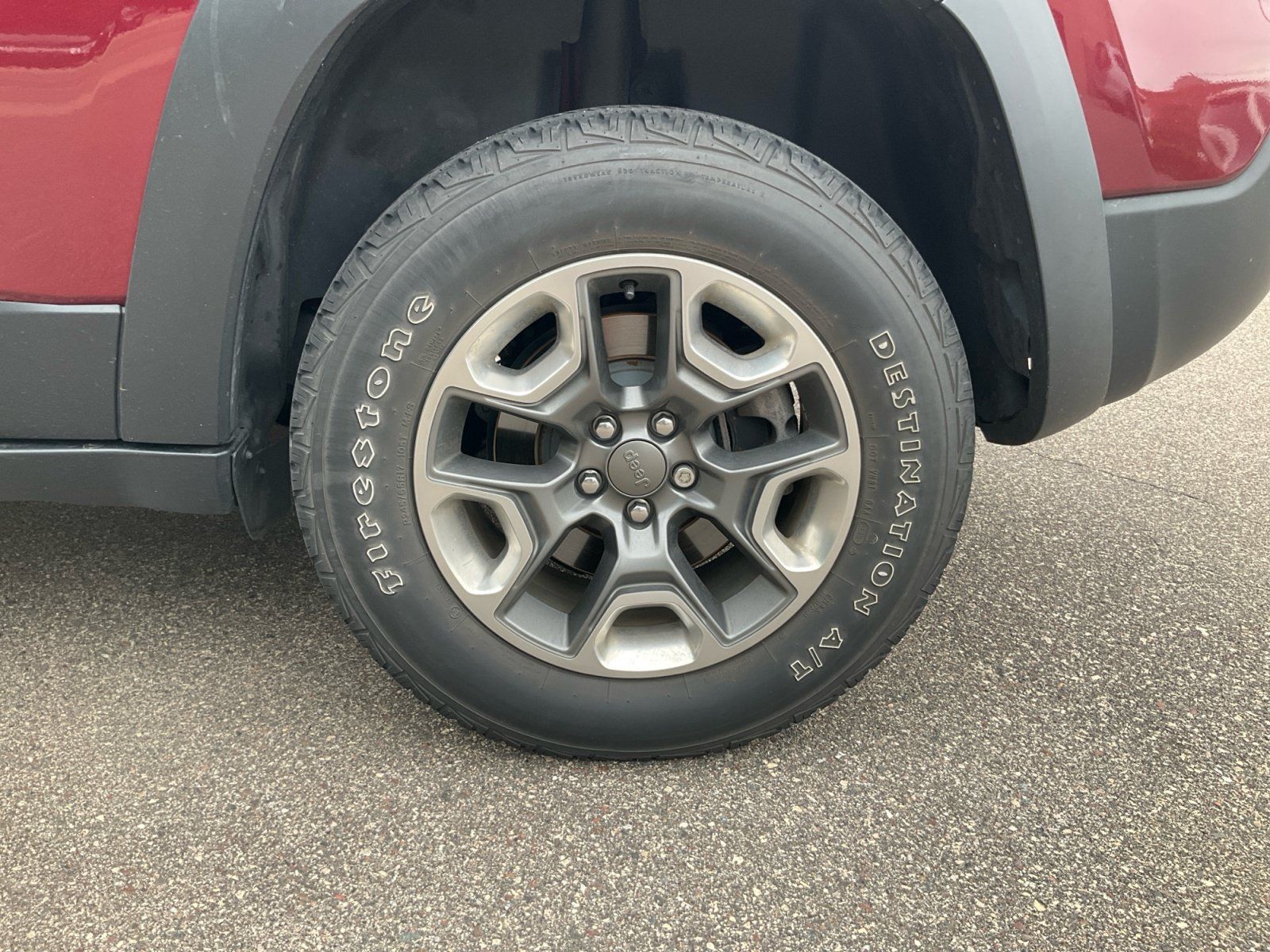 Used 2019 Jeep Cherokee Trailhawk AWD/4WD image 26