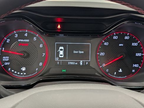 Used 2025 Chevrolet Trax RS w/ Driver Confidence Package FWD image 17
