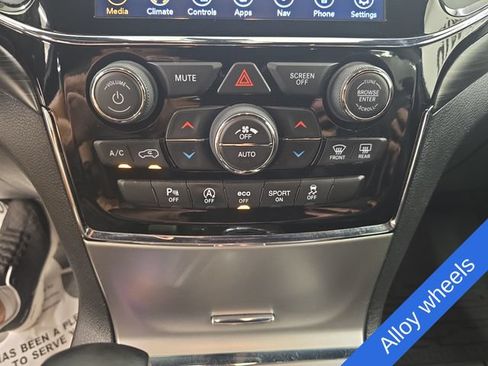 Used 2020 Jeep Grand Cherokee Laredo w/ Quick Order Package 2BN North AWD/4WD image 24