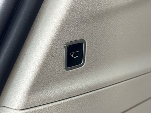 Used 2017 Chrysler Pacifica Touring-L FWD image 20