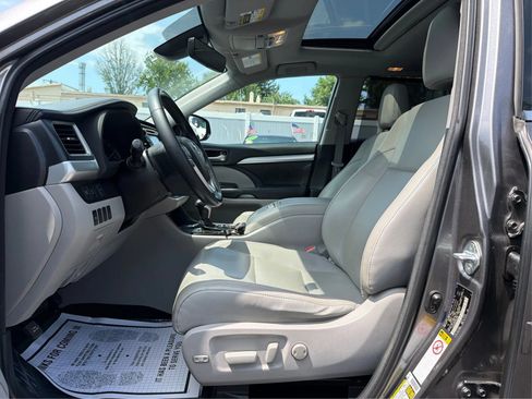 Used 2018 Toyota Highlander XLE w/ Protection Package #3 AWD/4WD image 19