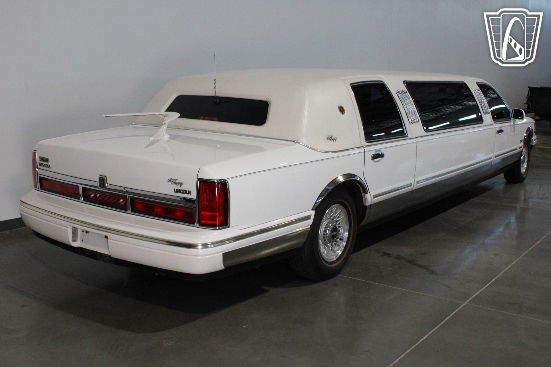 Used 1996 Lincoln Town Car Executive RWD image 16