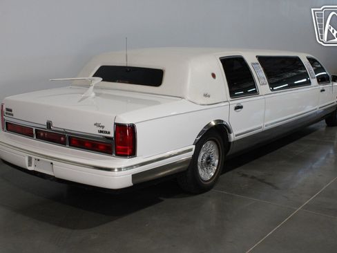 Used 1996 Lincoln Town Car Executive image 29